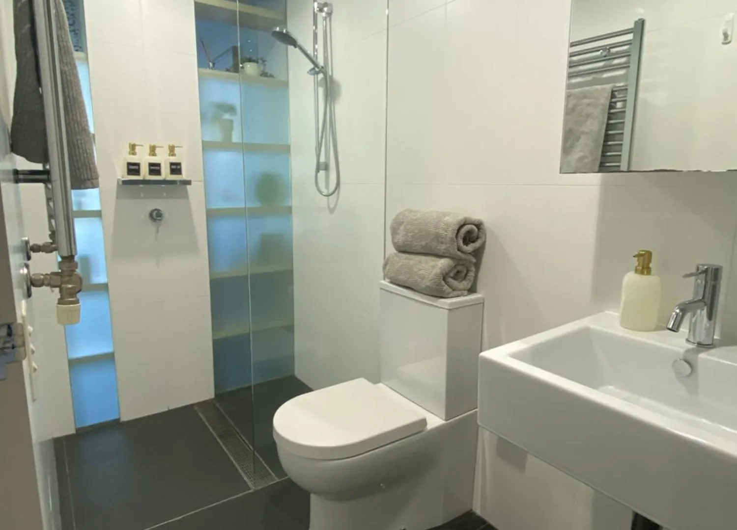 Central Lakeview Apartment Near Anu - Free Parking Canberra